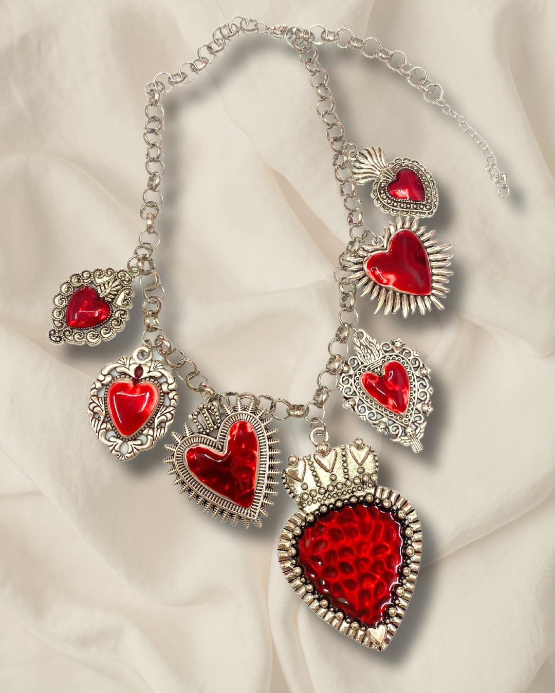 Collar corazones plateados